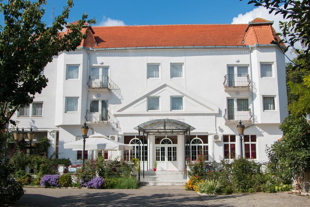 Hotel Beli Dvor Sombor Exterior foto