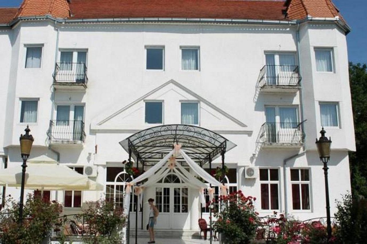Hotel Beli Dvor Sombor Exterior foto