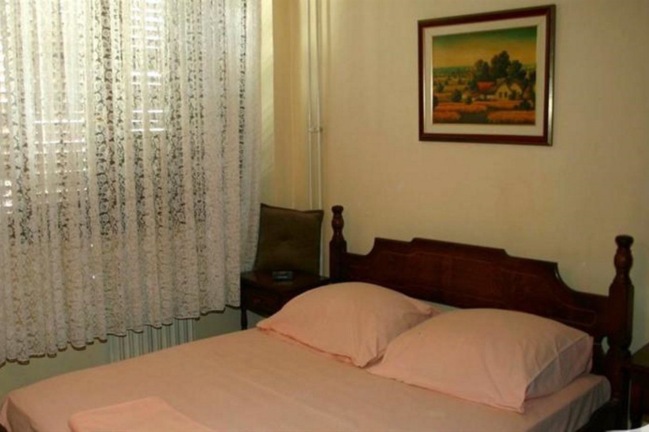 Hotel Beli Dvor Sombor Exterior foto