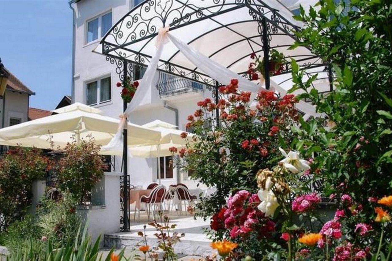 Hotel Beli Dvor Sombor Exterior foto