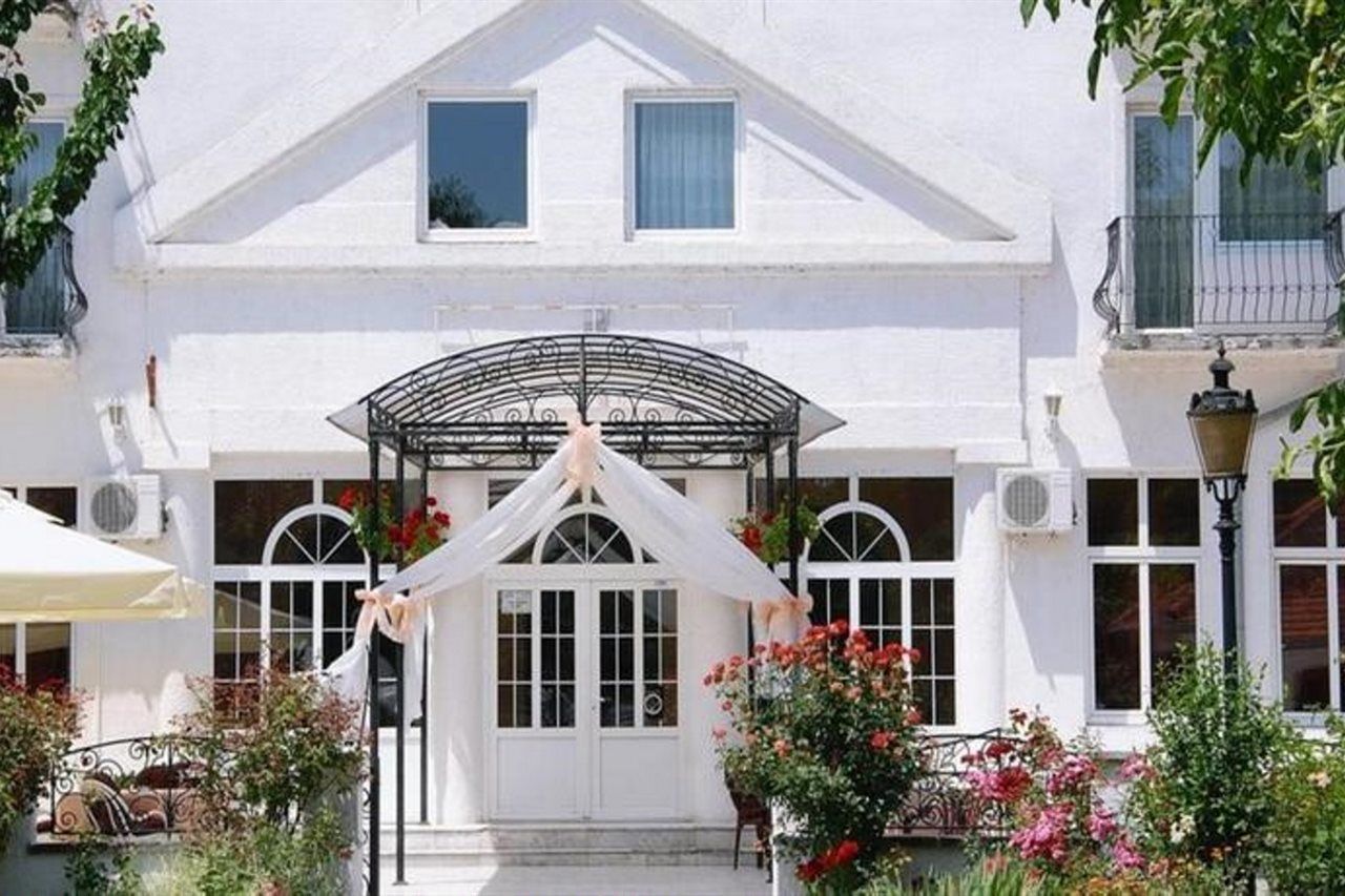 Hotel Beli Dvor Sombor Exterior foto