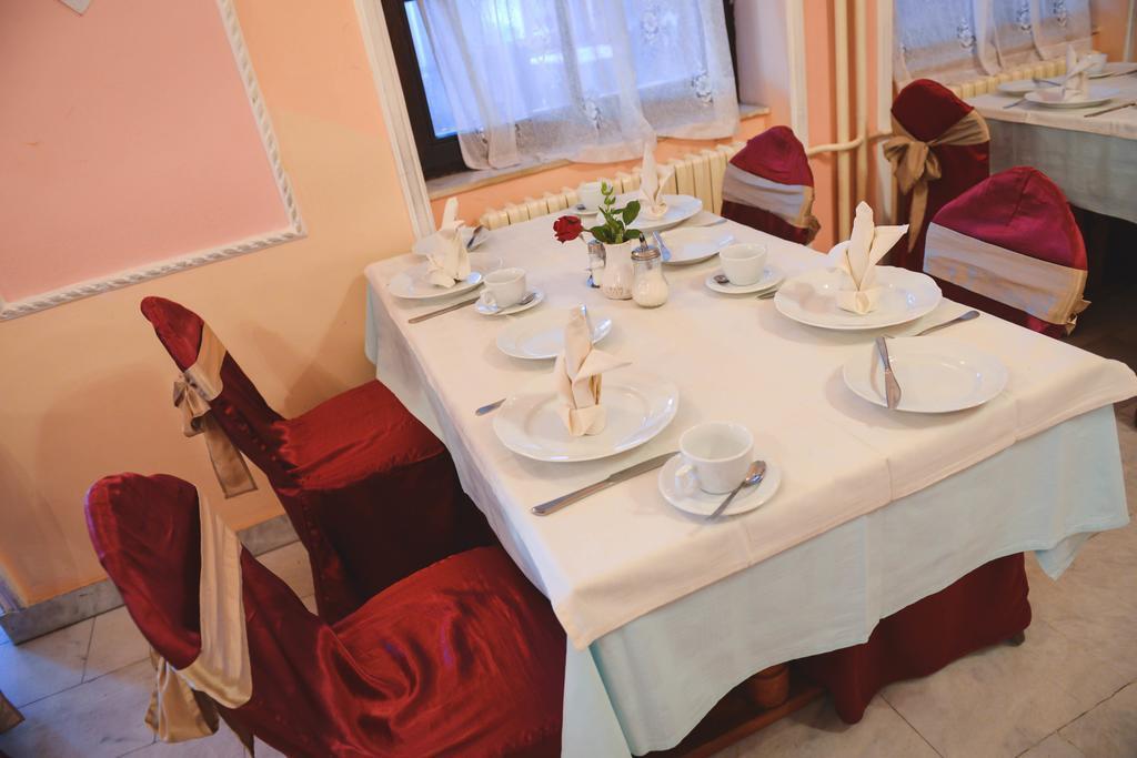 Hotel Beli Dvor Sombor Exterior foto