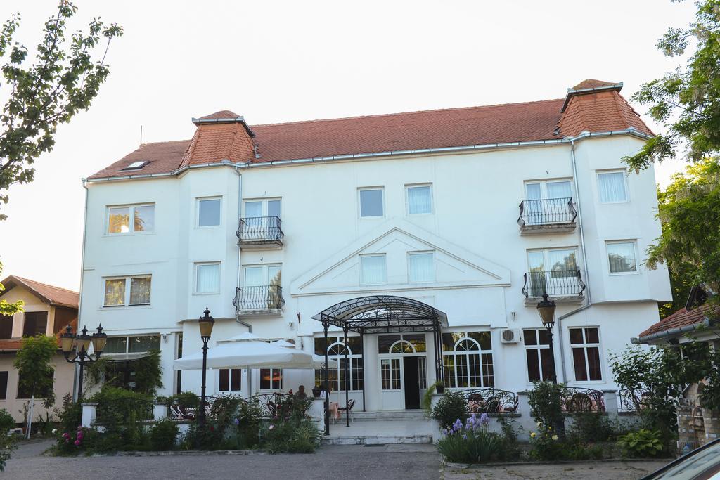 Hotel Beli Dvor Sombor Exterior foto