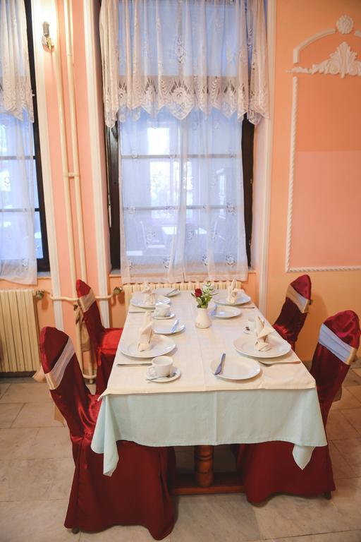 Hotel Beli Dvor Sombor Exterior foto
